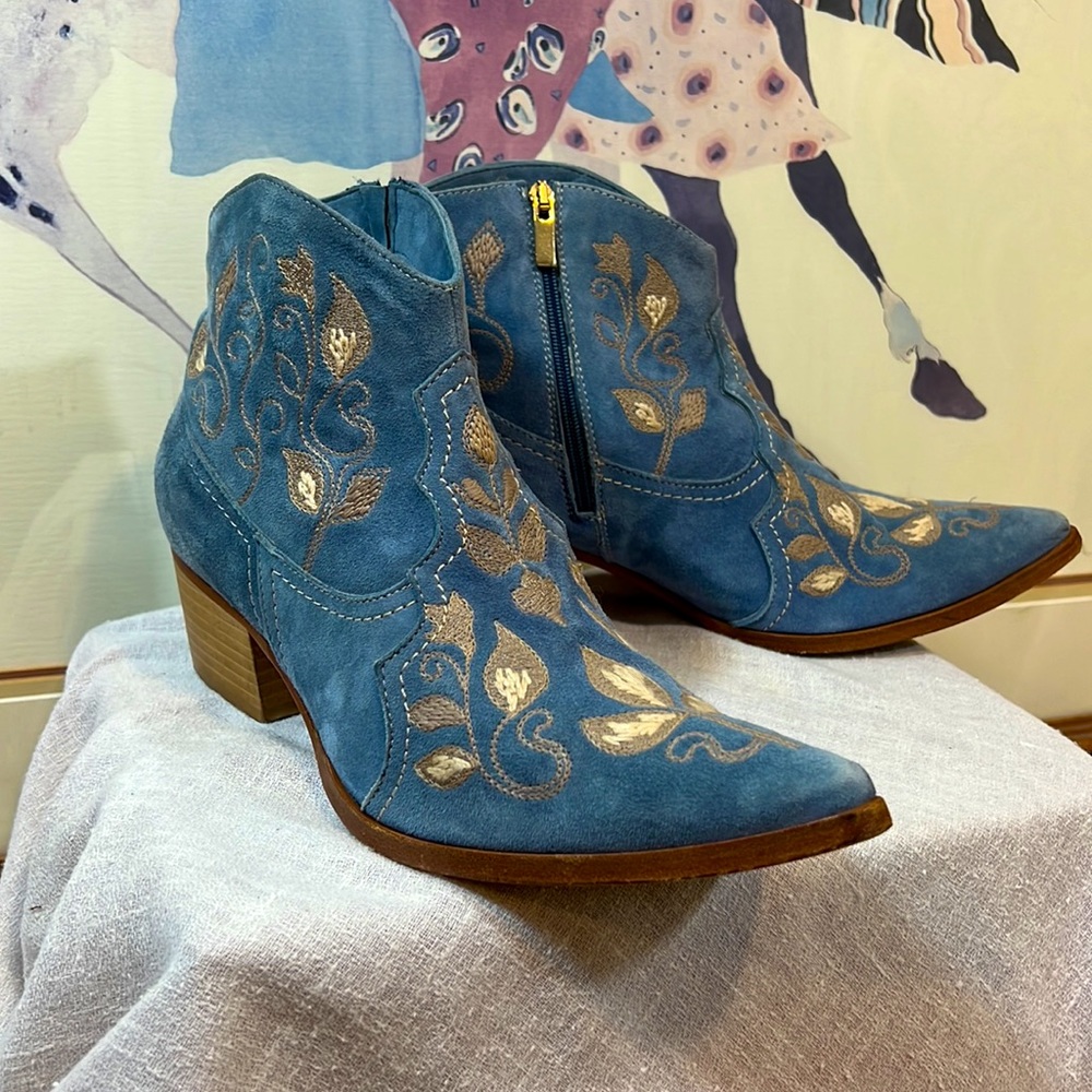 SUNDANCE Catalog Snip-toe Blue Suede Ankle Boots 10 EUC